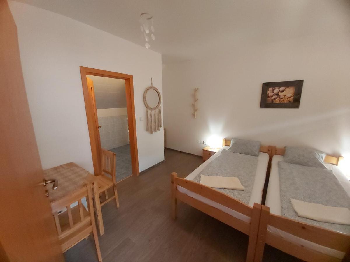 Pivni Lednice Lhota pod Libcany Chambre photo